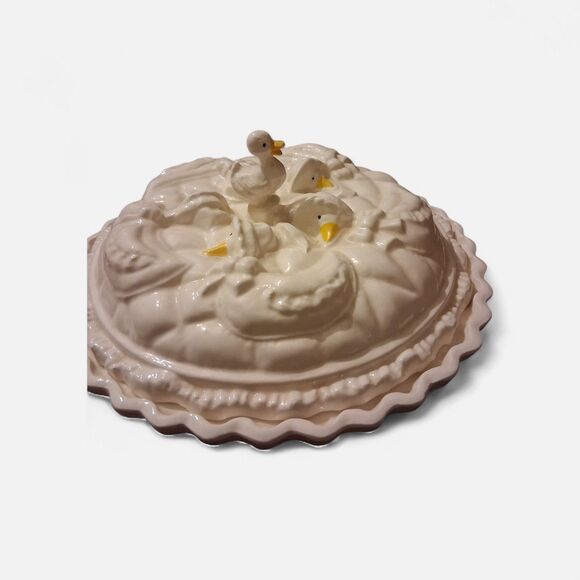 VTG Ceramic Pie Plate Keeper With Lid Duck Chicks Mother Goose Easter - Picture 1 of 11